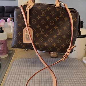 Louis Vuitton Petit Palais Monogram Purse EUC